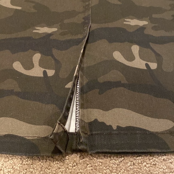 Lexi Womens Super Comfy Stretch Camo Denim Skirt - Size 8 - Picture 4 of 4